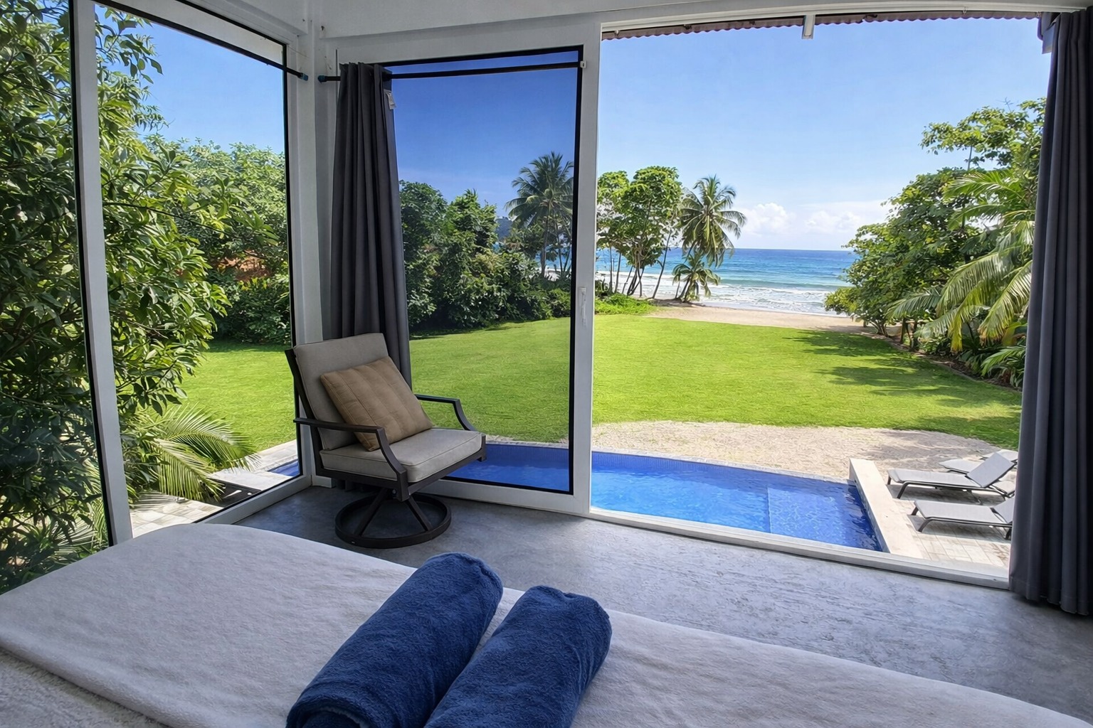 The Villa Esterillos king suite — private accommodation Costa Rica